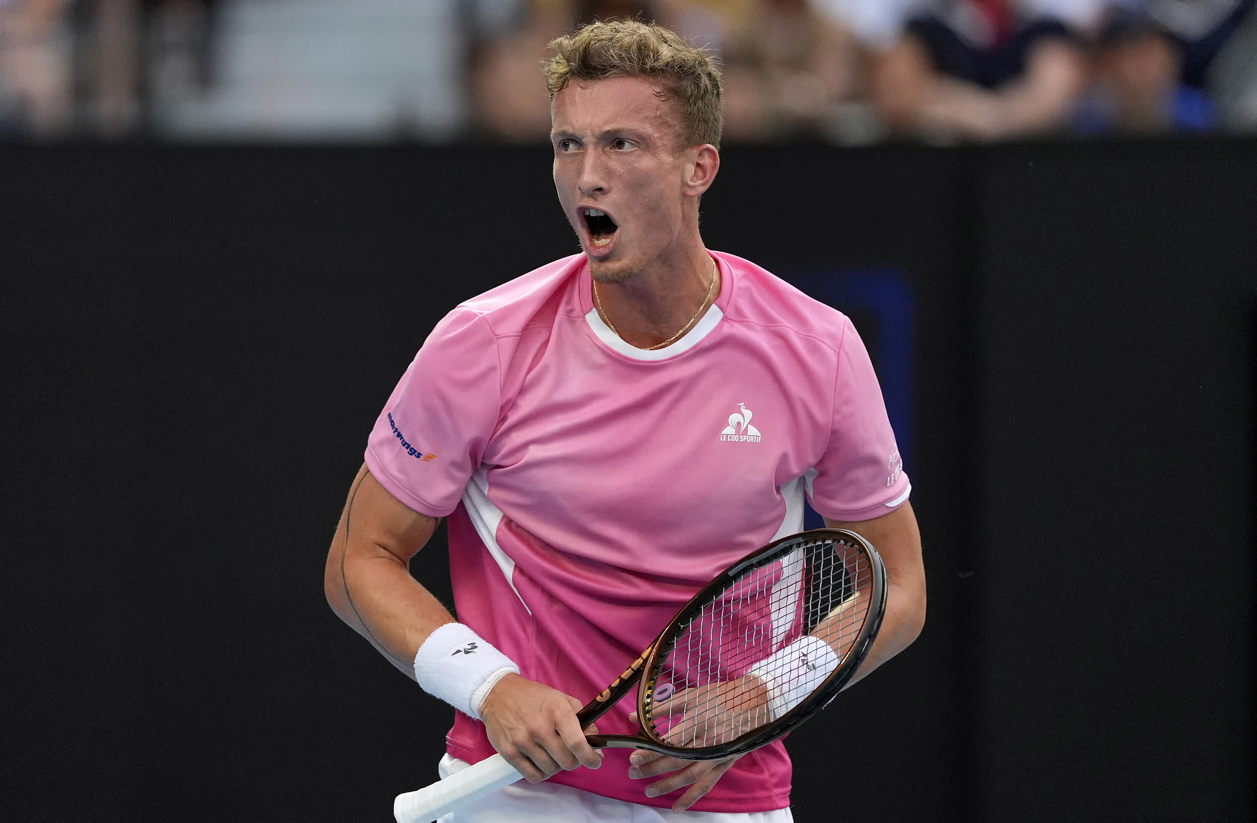 爱游戏体育官方网站德约科维奇在美国队比赛中连败,出色防守引发热议!(德约科维奇2021美网最新消息)