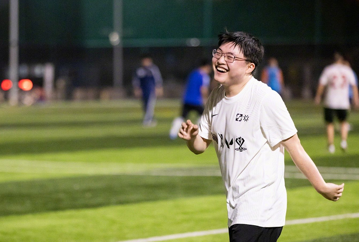 APP下载专区包含Uzi回归赛场,高光表现首场状态亮眼,澳大利亚队观众沸腾!的词条